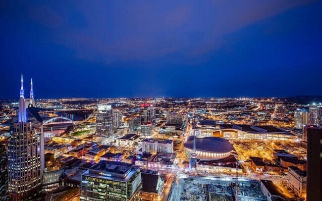 Building Photo - Highrise Condo in the Heart of Music City!