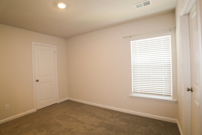 Building Photo - 444 Ocala Dr