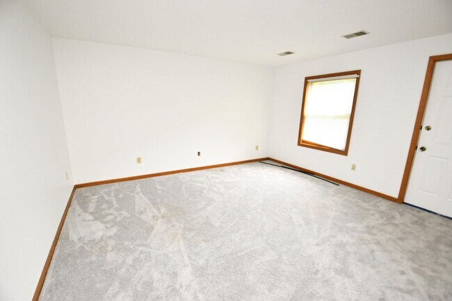 Building Photo - Waterfront Condo in Penn Schools District,...