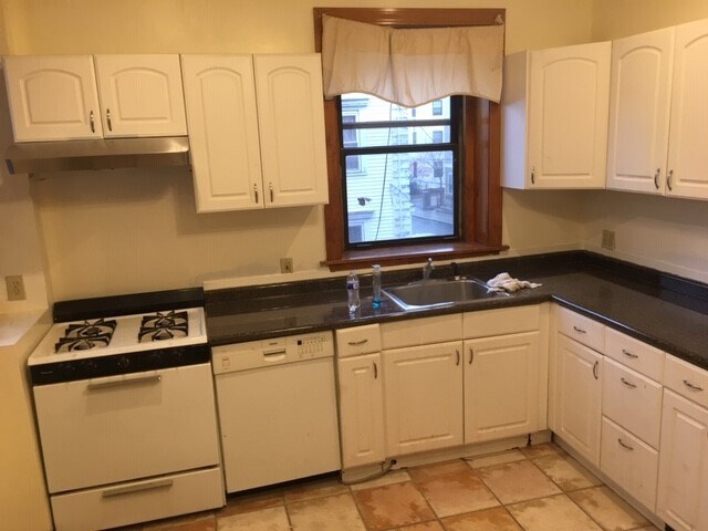 Primary Photo - 369 Centre St