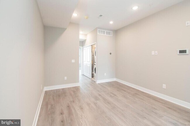 Building Photo - 1206 N 24th St