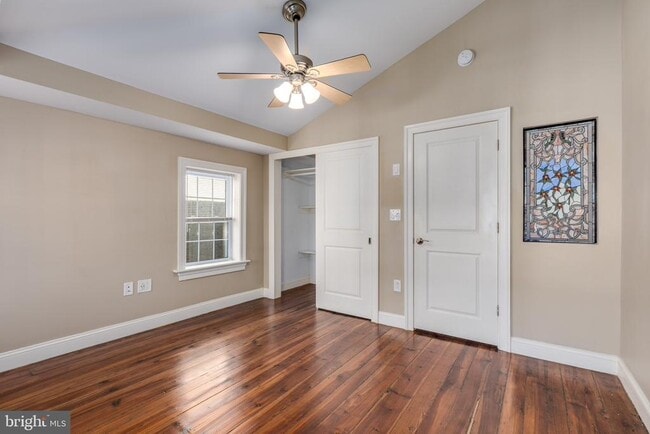 Building Photo - 953 N Randolph St