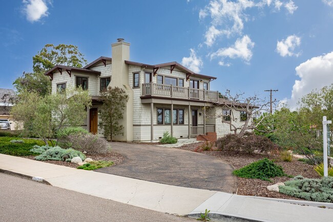 Building Photo - Loma Portal Craftsman with Views