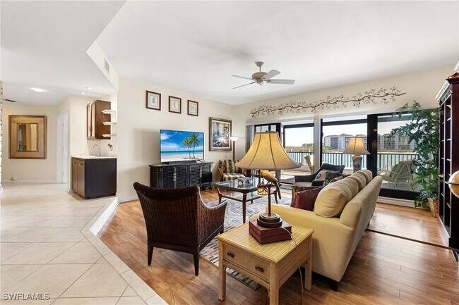 Building Photo - 305 La Peninsula Blvd