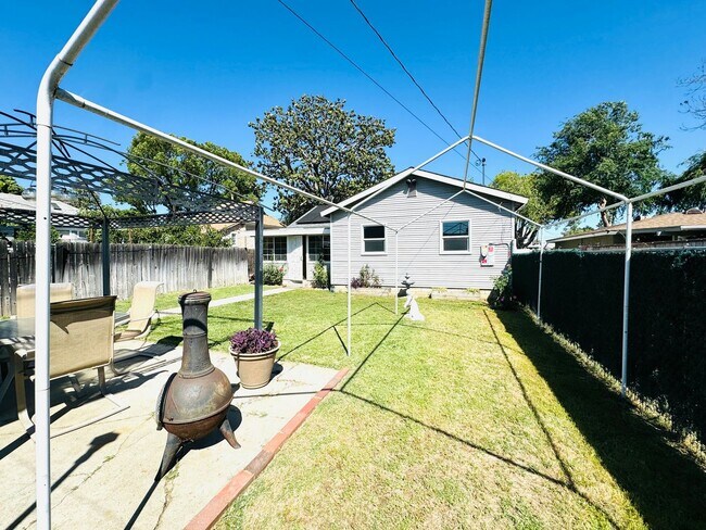 Building Photo - Chino Home for Lease