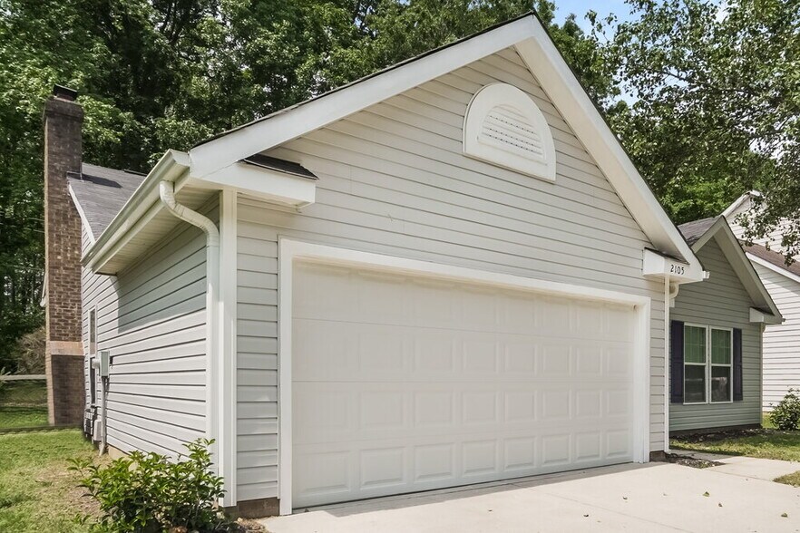 Building Photo - 2105 David Earl Dr