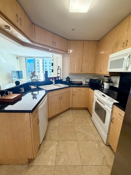 Building Photo - 801 Brickell Key Blvd