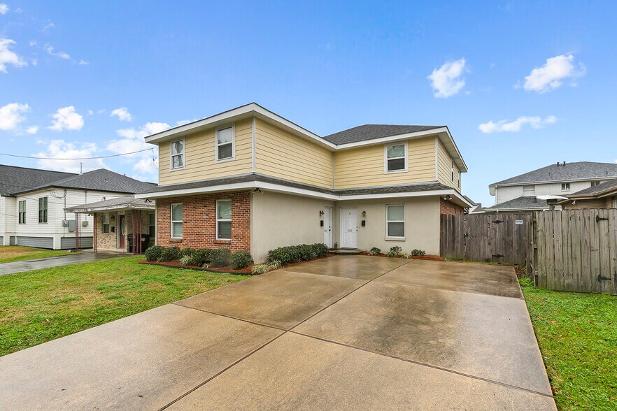Building Photo - 6540 Fleur de Lis Dr