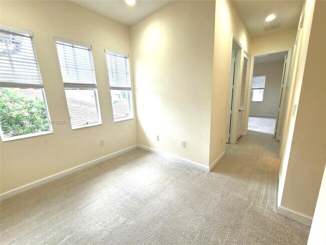 Building Photo - 6033 NW 118th Dr