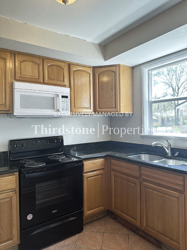 Building Photo - 8121 Hawthorne St