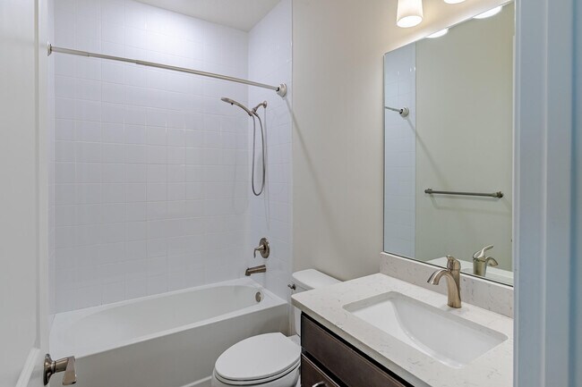 Building Photo - 740 S E Boboli Way