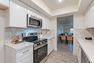 Building Photo - Fresh & Clean Townhome in North Phx!