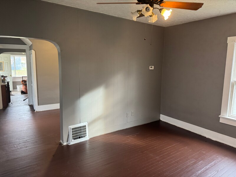 Building Photo - 1061 Raymond St