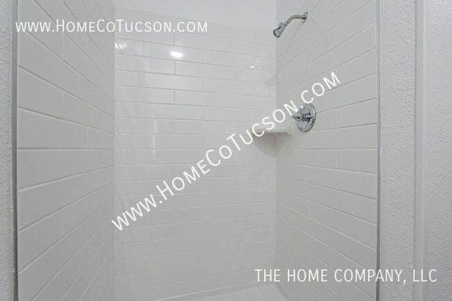 Building Photo - 2628 N Fontana Ave