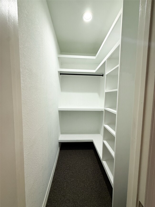 Building Photo - 12250 Charlotte Dr