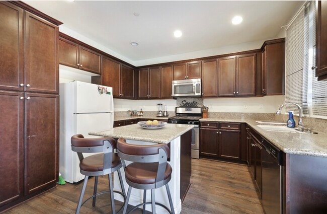 Building Photo - 5900 Warren Ridge Dr