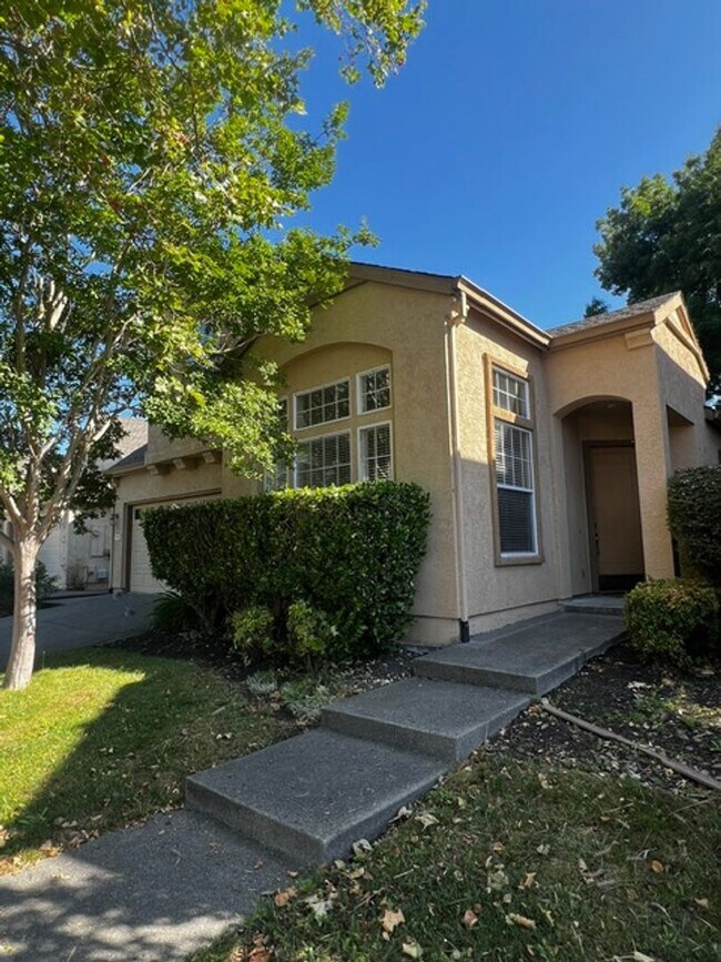 Primary Photo - Desired Two Story 3 Bedroom 2.5 Bath Petal...