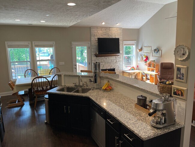 Building Photo - 987 Promenade Dr