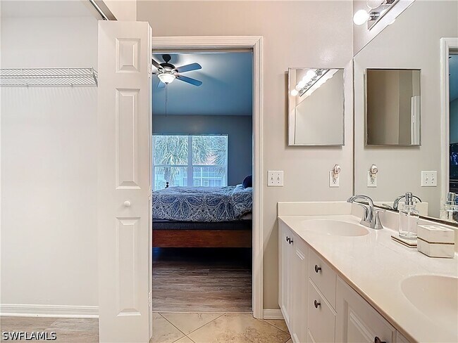 Building Photo - 4970 Deerfield Way