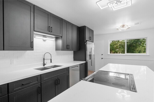 Building Photo - 62 Greenbriar Dr