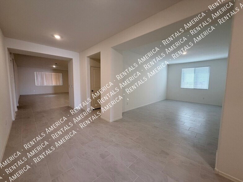 Building Photo - 17175 W Blue Sky Dr