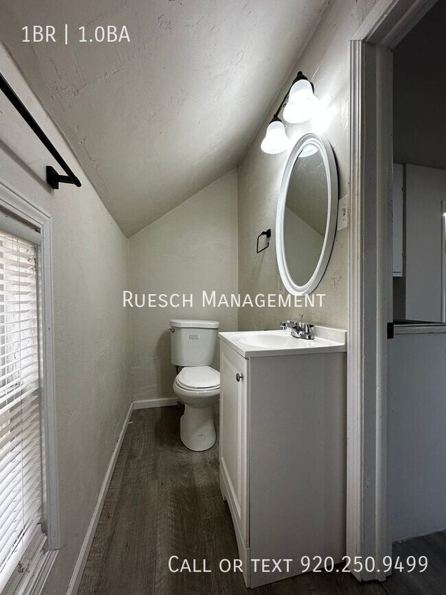 Recently Remodeled 1 Bedroom Upper Duplex 728 Madison St Little