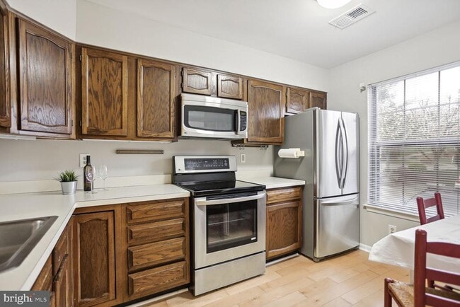 Building Photo - 1603 S Barton St