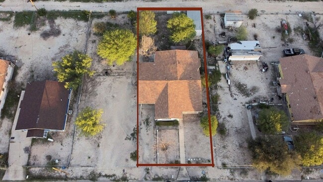 Building Photo - 405 E Bowie St