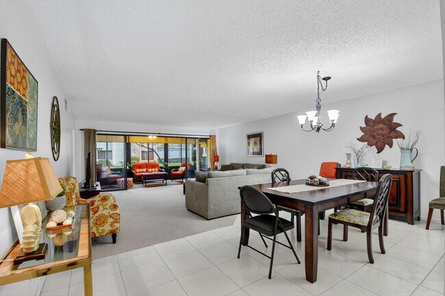 Building Photo - 5560 Fairway Park Dr