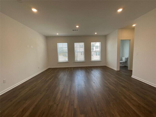 Building Photo - 5716 Schelton Pl