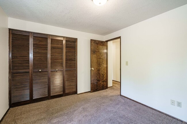 Building Photo - GREAT LOCATION!!! Single Level 3 bedroom 2...