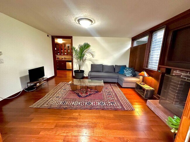 Building Photo - Cozy and Furnished-1 Bedroom, 1 Bath with Mountain Views