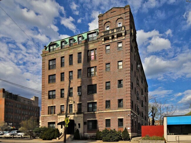 Building Photo - 130 Centre Ave
