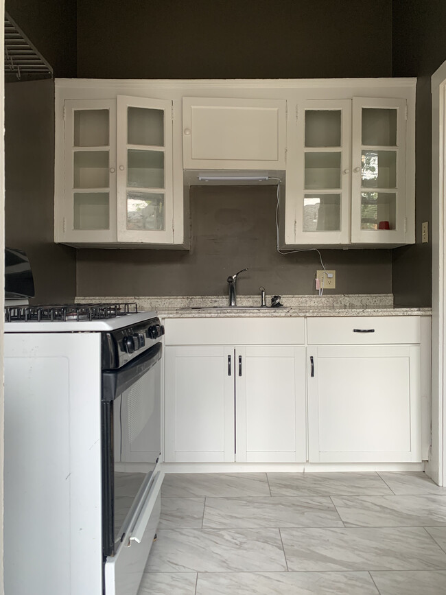 Building Photo - 1688 E Broad St