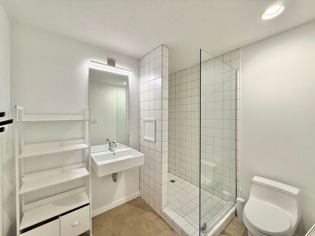 Building Photo - **OFFERING WAIVED APPLICATION FEES & $300 MOVE IN PROMOTION** Luxurious 4BD, 3BA Raleigh Home wit...