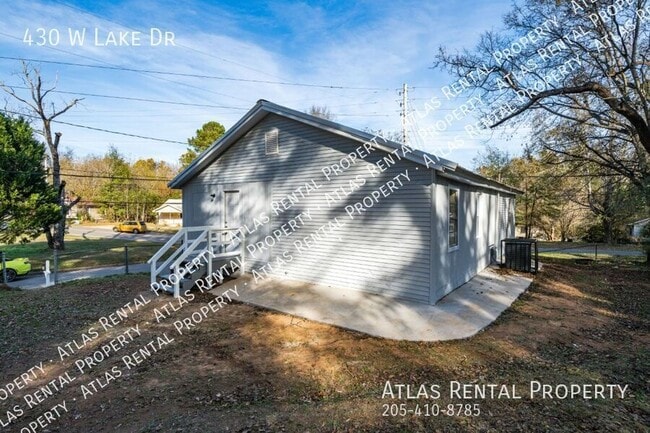 Building Photo - 430 W Lake Dr