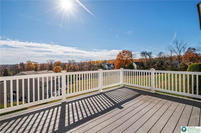 Building Photo - 5985 Saratoga Ln