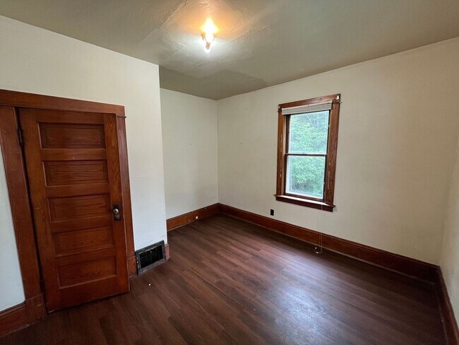Building Photo - 312 W Arnold St