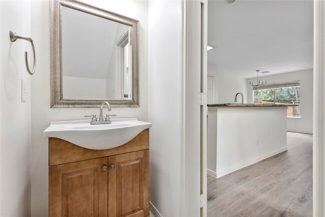 Building Photo - 122 S Walden Elms Cir