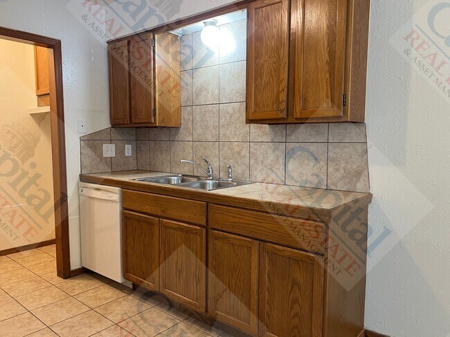 Building Photo - 1322 Glen Oaks Ct