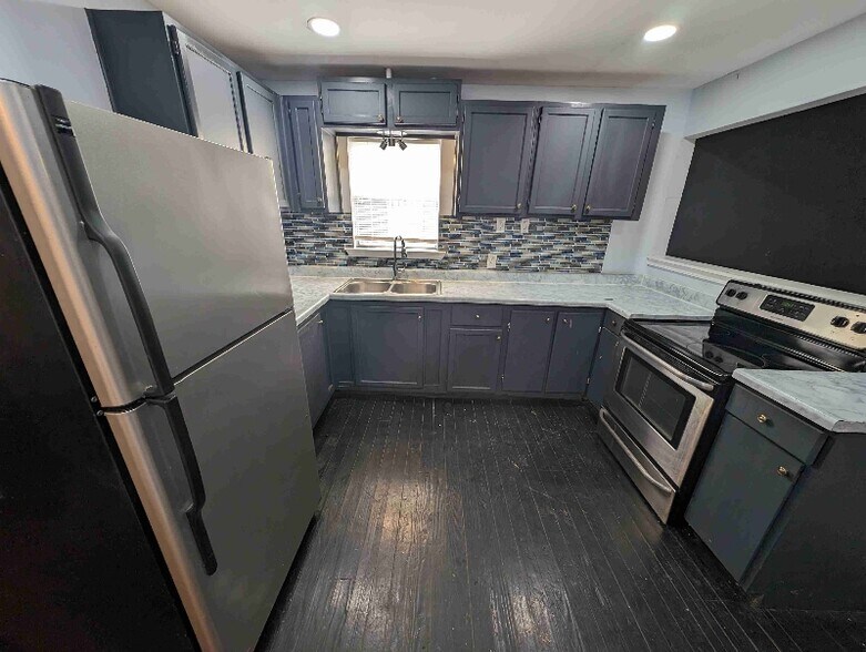 Building Photo - 339 W Bedford Ave