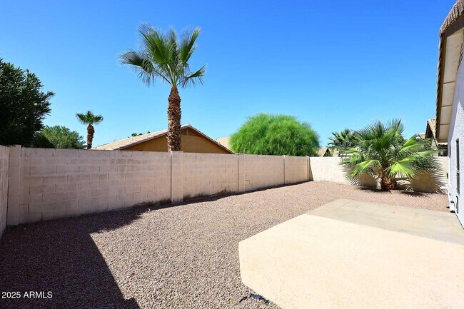 Building Photo - 4331 E Siesta Ln