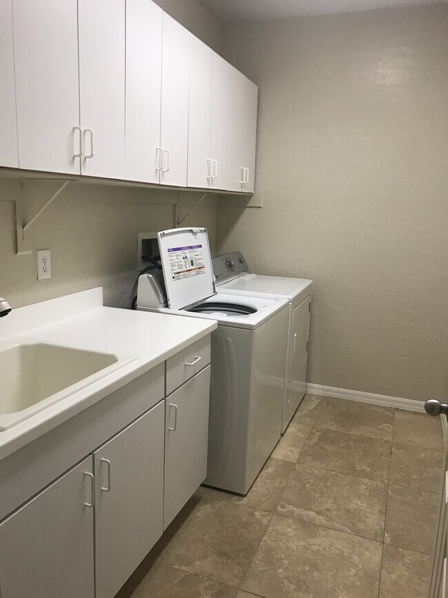 Building Photo - 4 Bedroom Home in Silverstone Coming Soon!