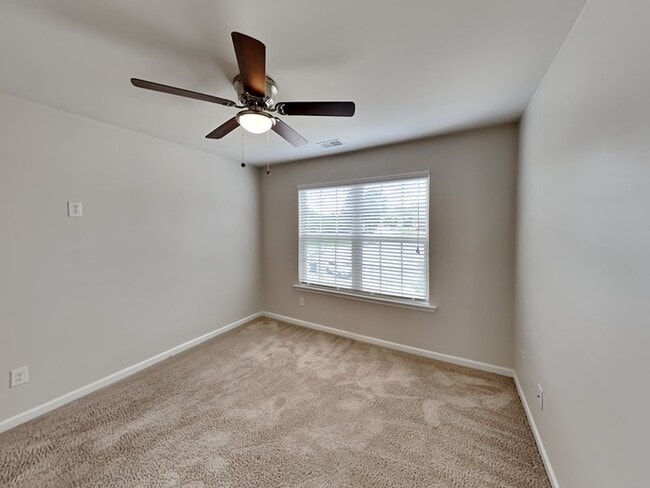 Building Photo - Well-maintained 4 Bedroom With Basement