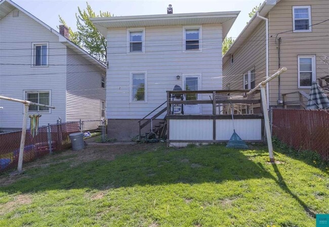 Building Photo - AVAILABLE JUNE - Charming 3 Bed, 1 Bath Home in East hillside!