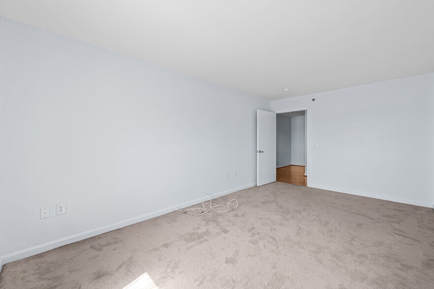 Building Photo - 2702 Lighthouse Pt E