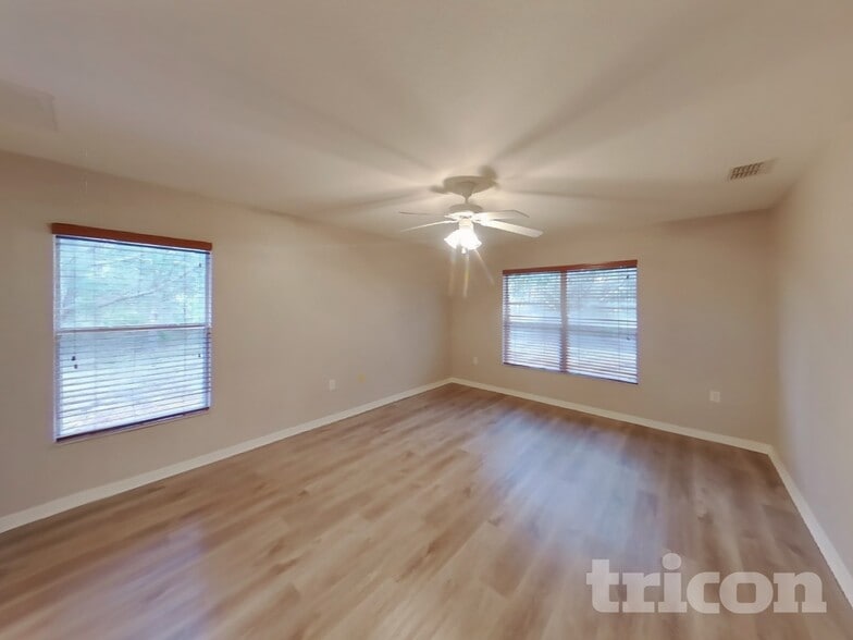 Building Photo - 39 Balsam St