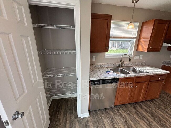 Building Photo - 209 Wexford Dr