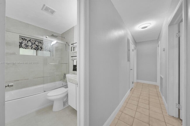 Building Photo - 1610 SW 30th Pl