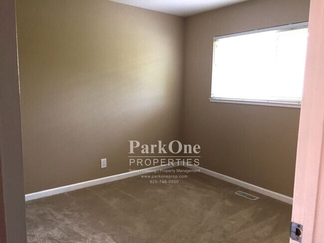 Building Photo - Nicely Updated Home Now Available in Pleasant Hill